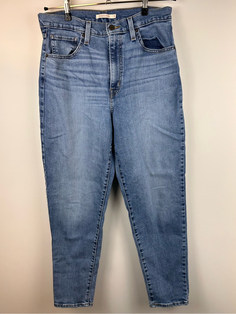 Levi’s High Waisted mom Jeans Light Wash Size 31